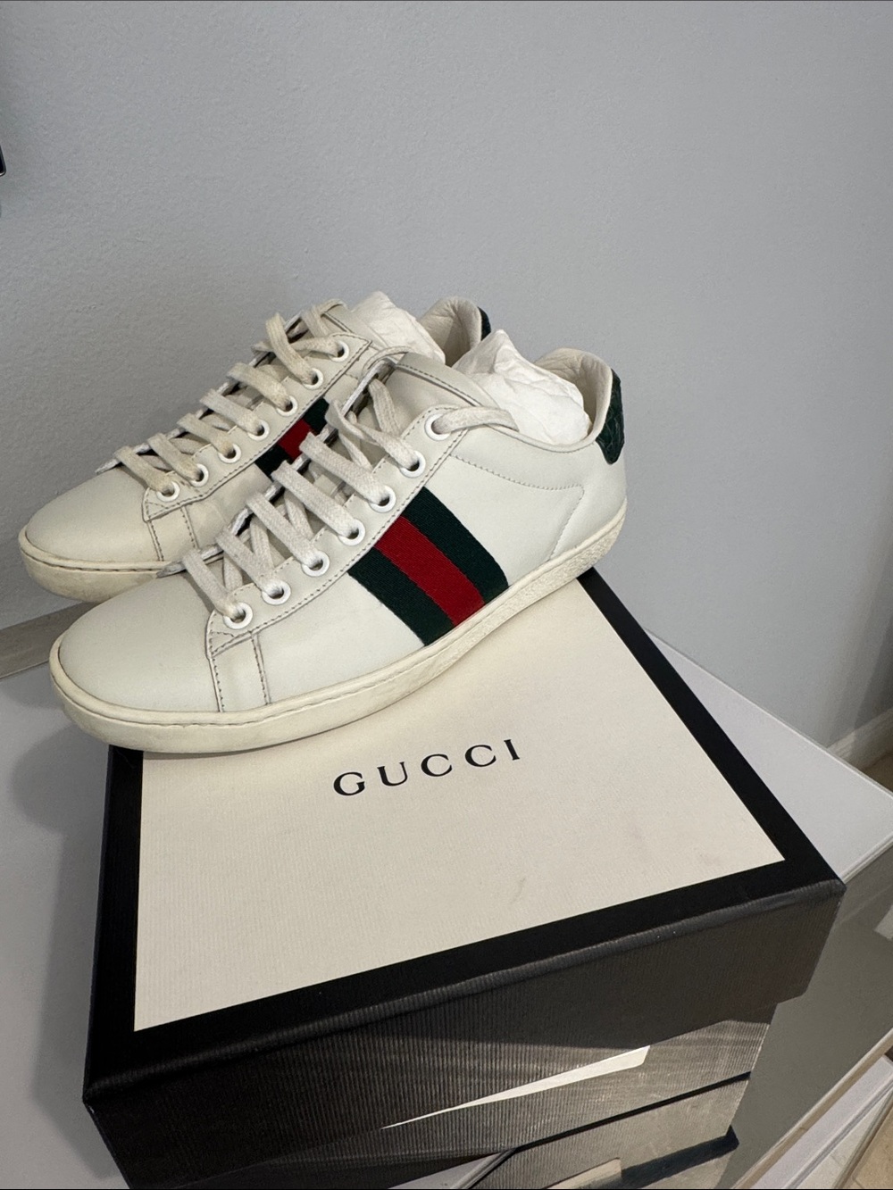 Gucci White Leather Sneakers with Green and Red Web Stripe